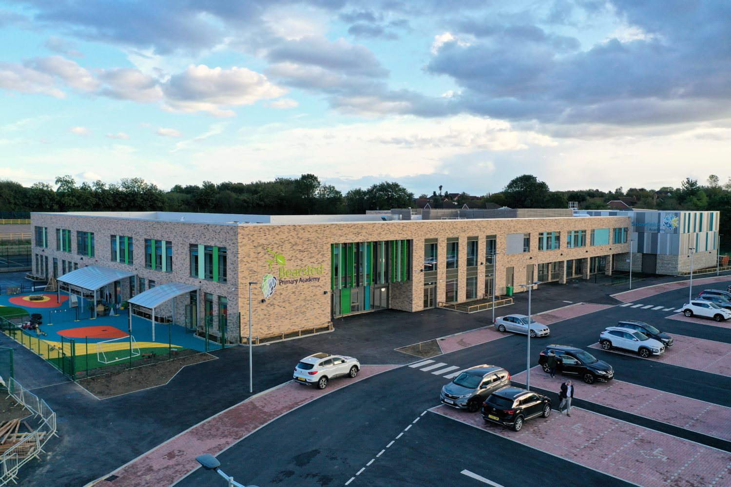 An exterior shot of the Bearsted Primary Academy and Snowfields Academy building.